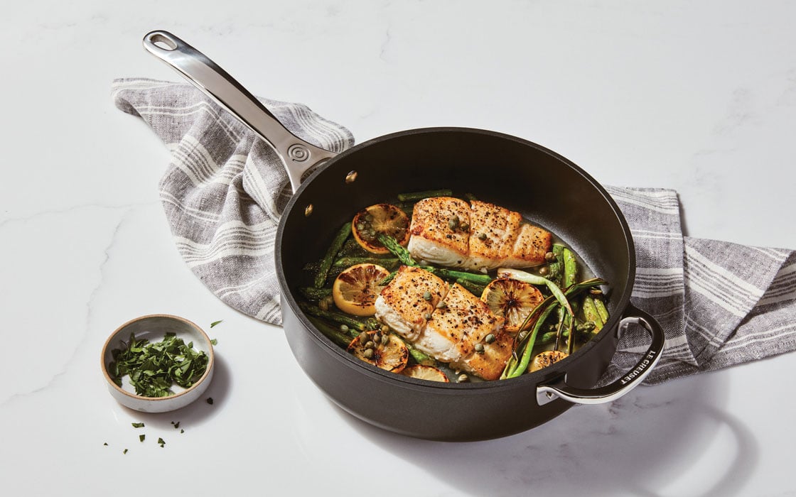 https://www.lecreuset.com/on/demandware.static/-/Sites-LeCreuset-Library/default/dw5bfd9084/images/blog/food-cooking/steam-fish/Steamed-Fish-TNS-1120x700.jpg