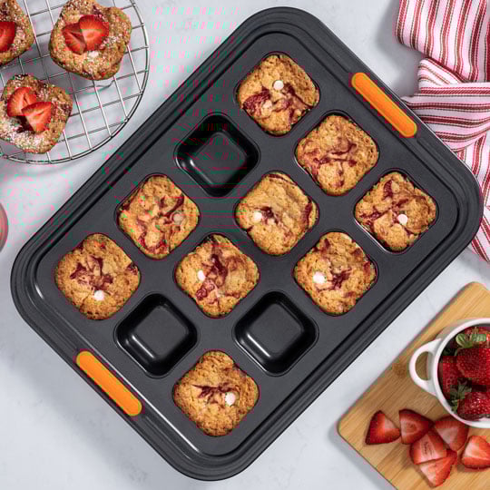 mini blondies in a cakelet pan