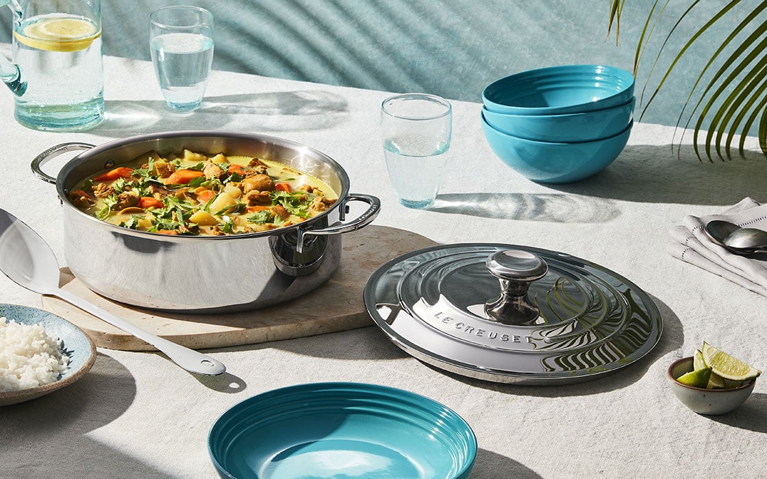 https://www.lecreuset.com/on/demandware.static/-/Sites-LeCreuset-Library/default/dwe3806ede/images/blog/products/zen/Coconut-Curry-Chicken-1120x700.jpg