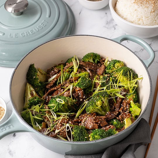 beef and broccoli in a cassadou