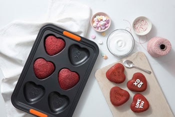 mini red velvet cakes