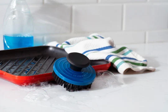 Le Creuset ® Enameled Cast Iron Cookware Cleaner