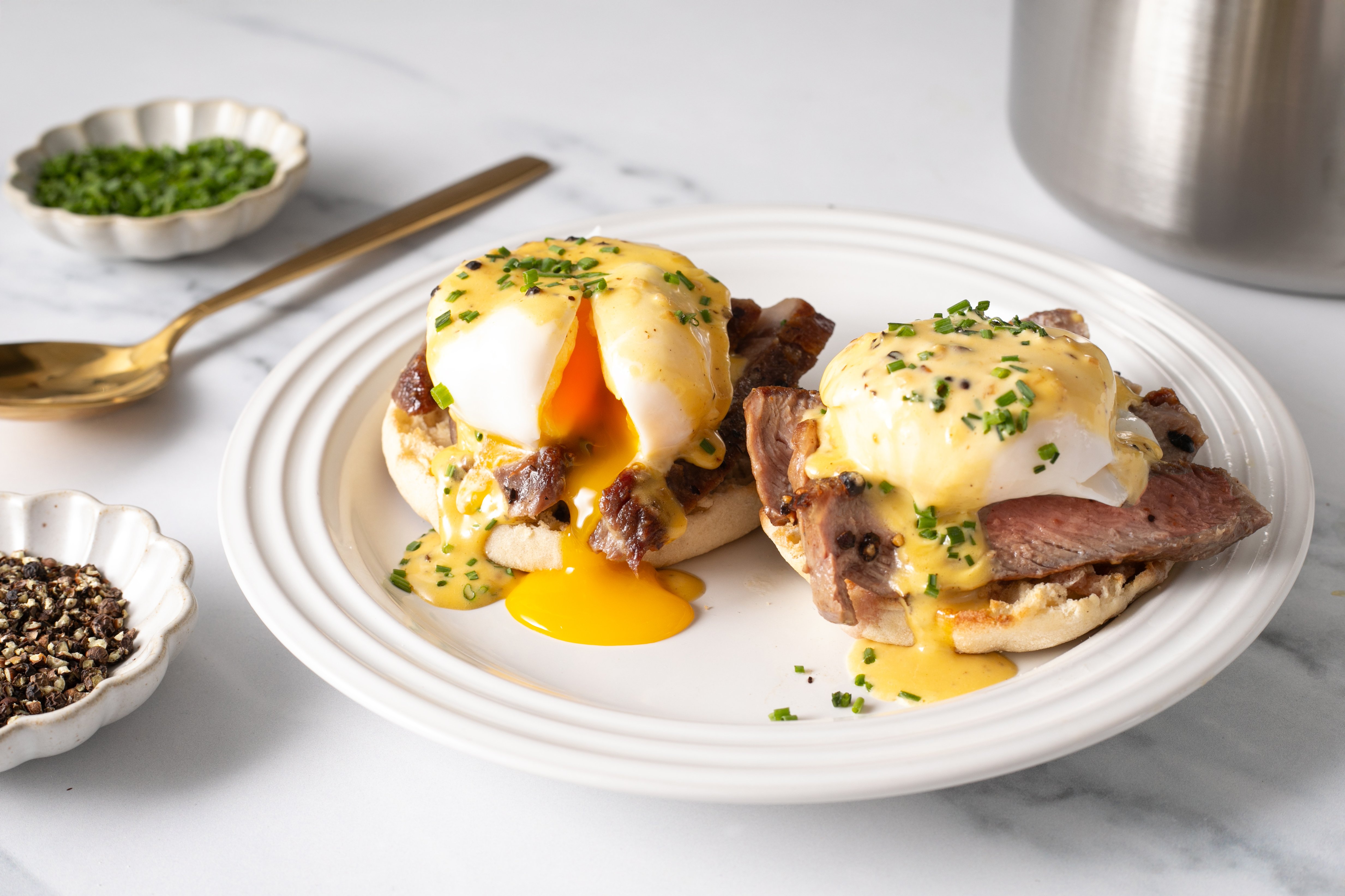 Steak au Poivre Benedict