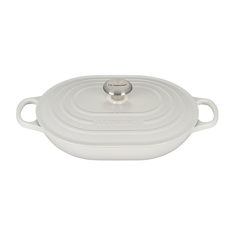 white oval casserole dish