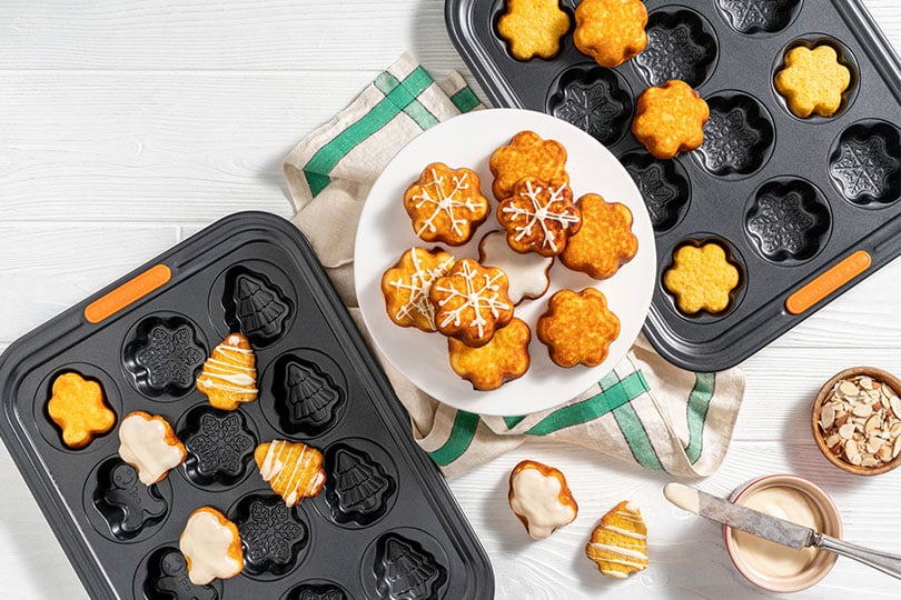 Lemon Snowflake Cakes with White Chocolate Glaze