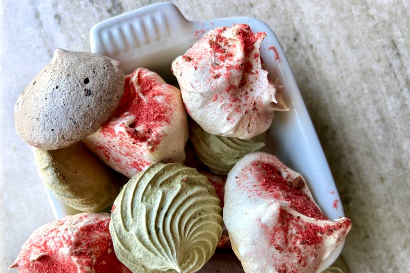 Meringue Cookies 3 Ways &ndash; Strawberry, Cocoa and Matcha