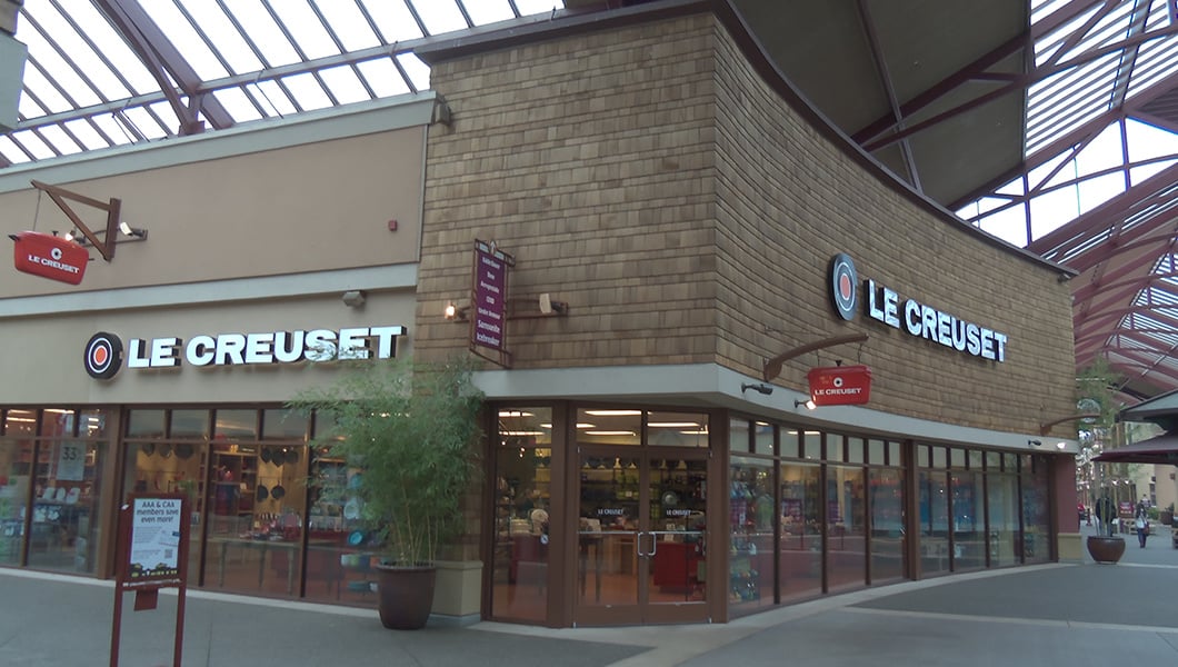 https://www.lecreuset.com/on/demandware.static/-/Sites/default/dwe0973e18/images/stores/woodburn-or-lecreuset-store.jpg